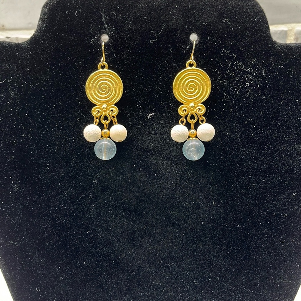 Super cute dangle earrings lightweight
